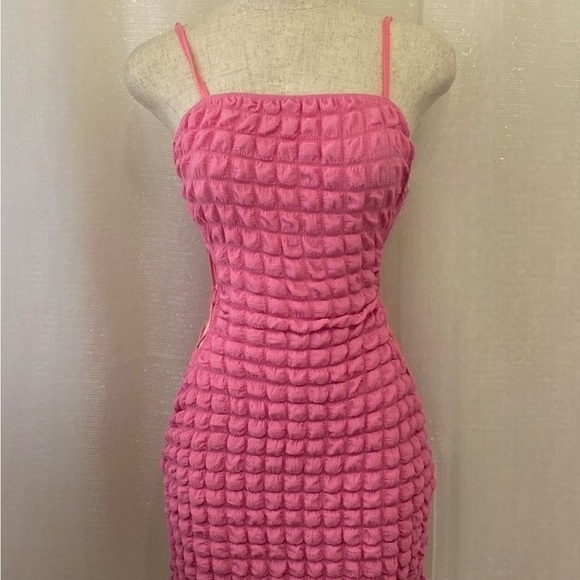 Criss Cross Side Bubble Pink Dress - Picture 2 of 5